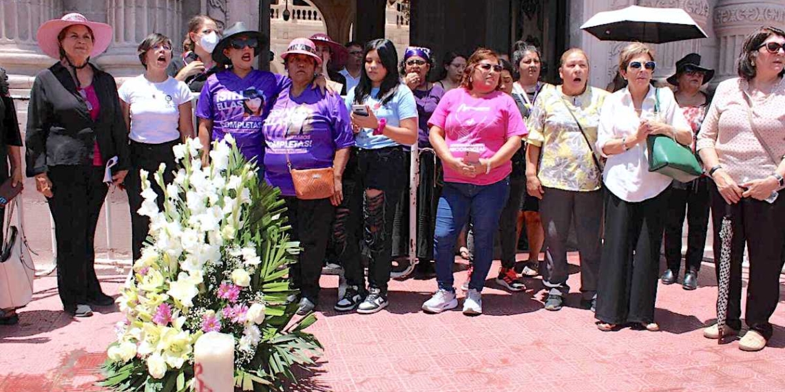 Maru Campos ignoró un acto para honrar a víctimas de feminicidio a 30 años de iniciar su documentación