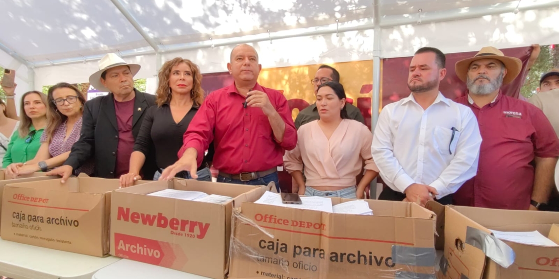 Llevan a Palacio de Gobierno 100 mil solicitudes para que Maru Campos entregue los Libros de Texto