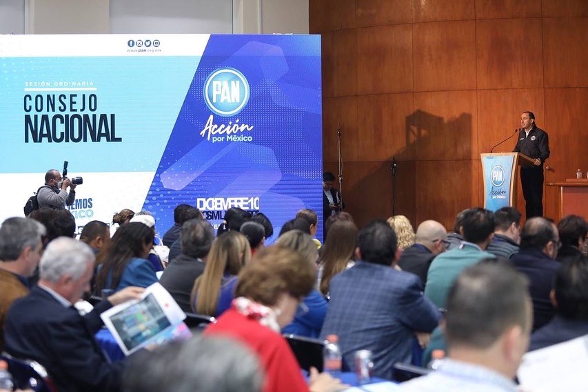 El País exhibe el rechazo de integrantes del Consejo Nacional del PAN a una alianza con el PRI