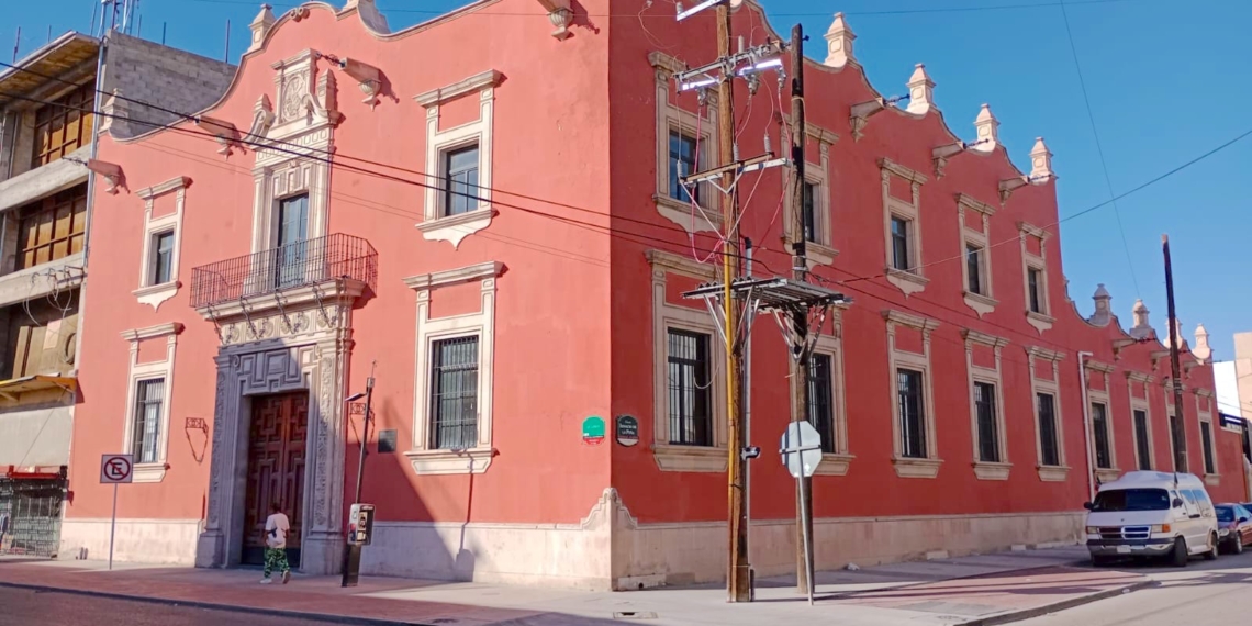 La Biblioteca El Correo “Miguel Ángel Granados Chapa” tiene cerrada dos años por Maru Campos