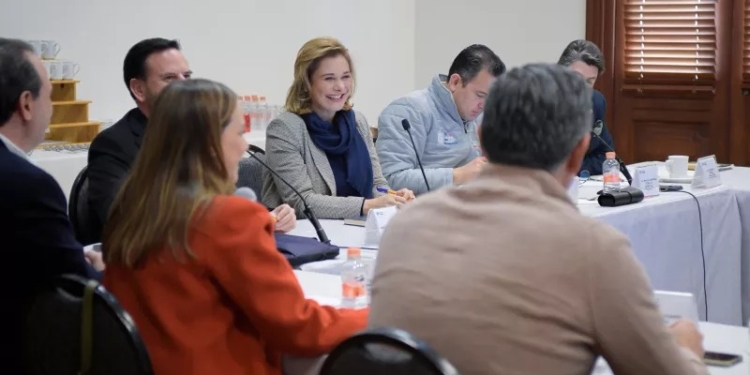 Maru Campos entregó Chihuahua a Legionarios de Cristo