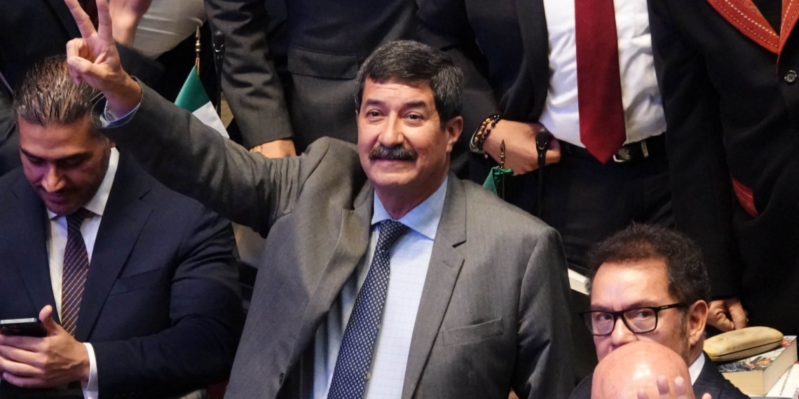 Corral explica la reforma para ratificar que son inimpugnables los cambios a la Constitución por el Congreso