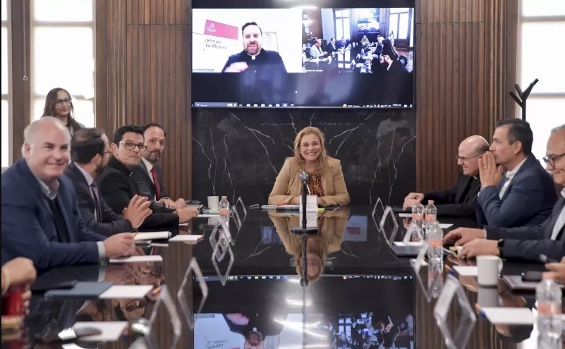 María Eugenia Campos prepara el regalo de un terreno público a Legionarios de Cristo