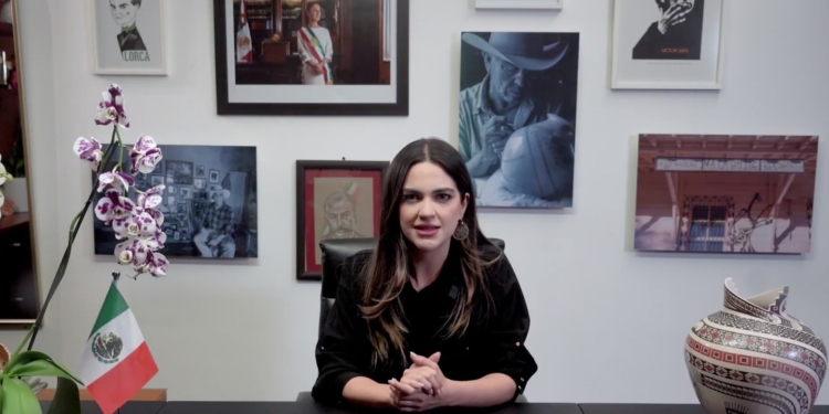 Andrea Chávez exhibe la otra cara del tercer informe de Maru Campos