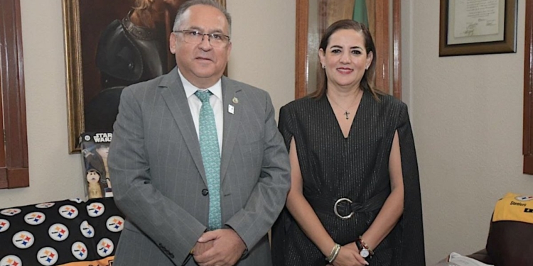 Premian con cargo en la UACH a protectora de César Duarte