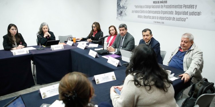 Senadores y especialistas analizan alcances de la figura de los jueces con identidad reservada