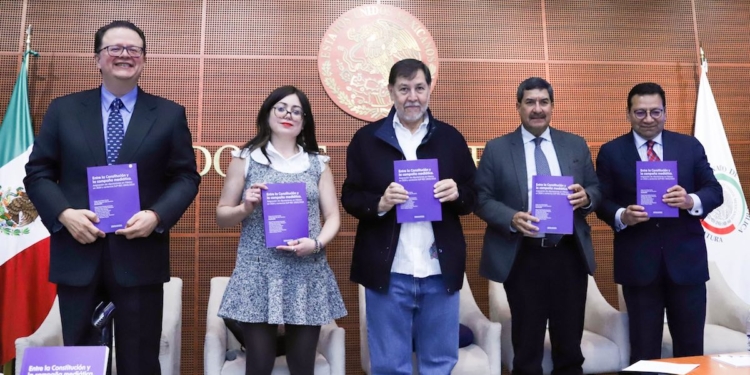Presentan “Entre la Constitución y la campaña mediática” en el Senado, libro que desmiente al PRIAN