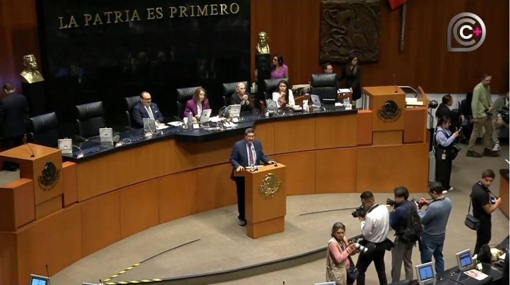 Javier Corral exhibe la mitomanía de Maru Campos para violar la Constitución