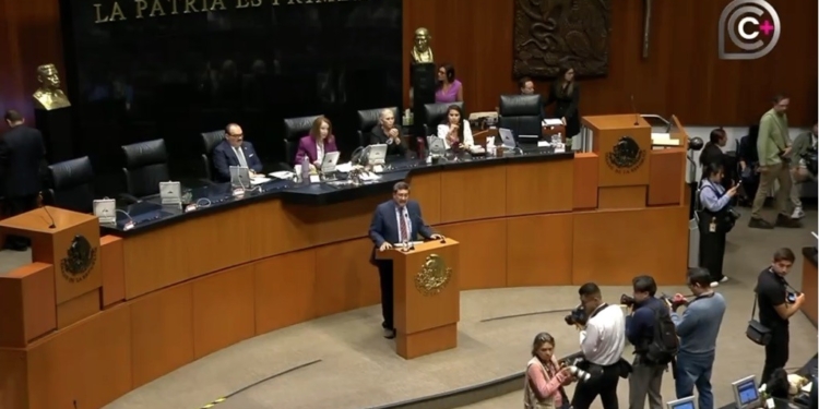 Javier Corral exhibe la mitomanía de Maru Campos para violar la Constitución