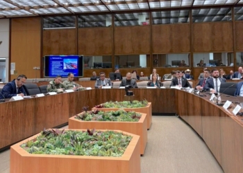 En Washington, Loera expone la urgencia de modernizar cruces ante cierre del carril de carga del Puente Libre