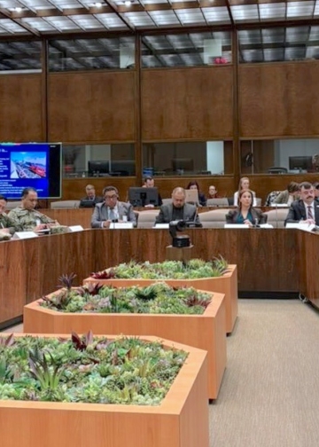 En Washington, Loera expone la urgencia de modernizar cruces ante cierre del carril de carga del Puente Libre