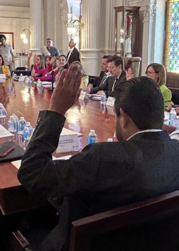 Imponen el nombre del esposo de Maru Campos a una avenida, en pleno escándalo por agentes de la CIA