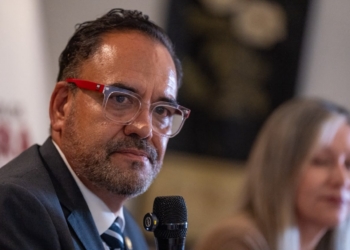 El senador Juan Carlos Loera defiende al IMSS ante la guerra sucia del PAN