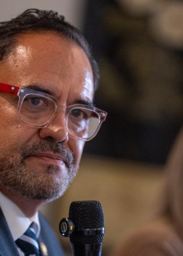El senador Juan Carlos Loera defiende al IMSS ante la guerra sucia del PAN