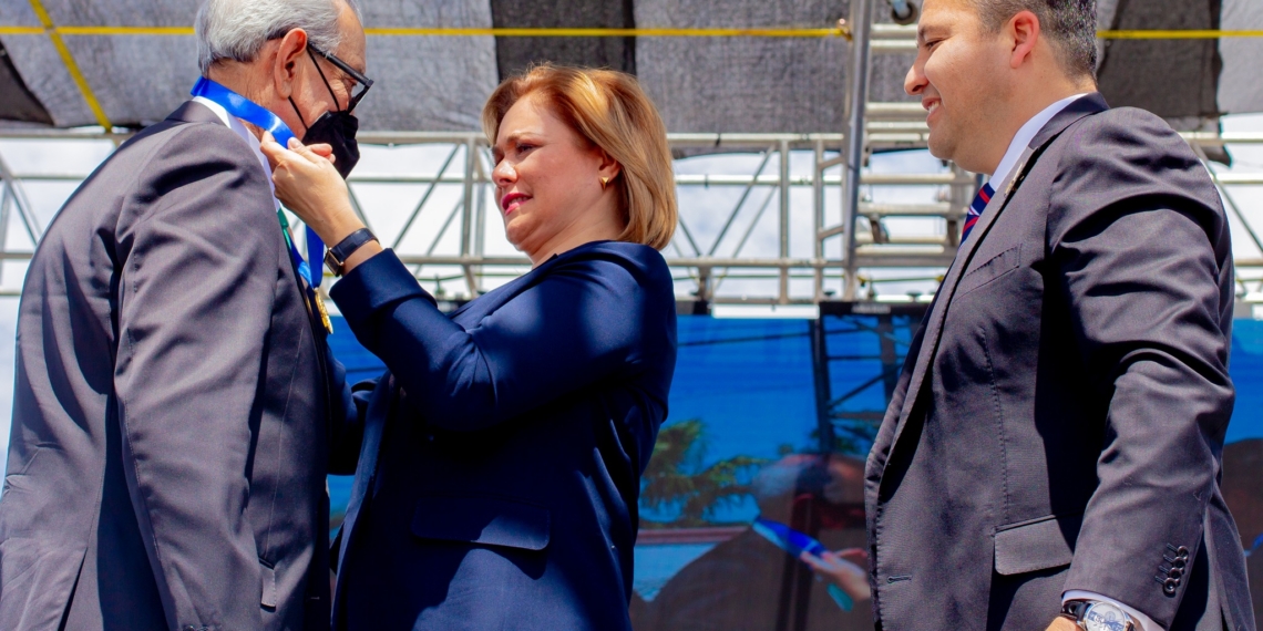 Fernando Baeza le robó la gubernatura a Francisco Barrio… y Maru Campos le rindió homenaje
