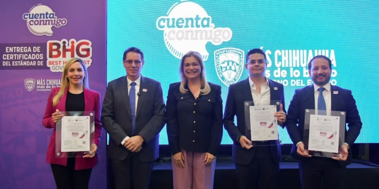 Después de humillar a su asistente, Maru Campos se autopremia como el “mejor gobierno humanista”