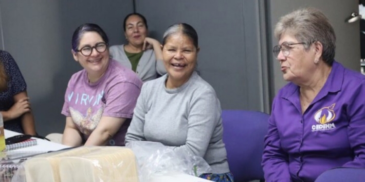 Manuela, indígena ralámuli, recupera su libertad: fue sentenciada sin traductor de manera injusta